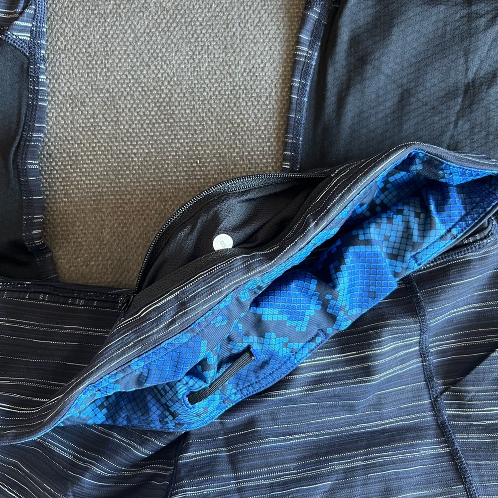 Lululemon leggings with pockets - Picture 3 of 3